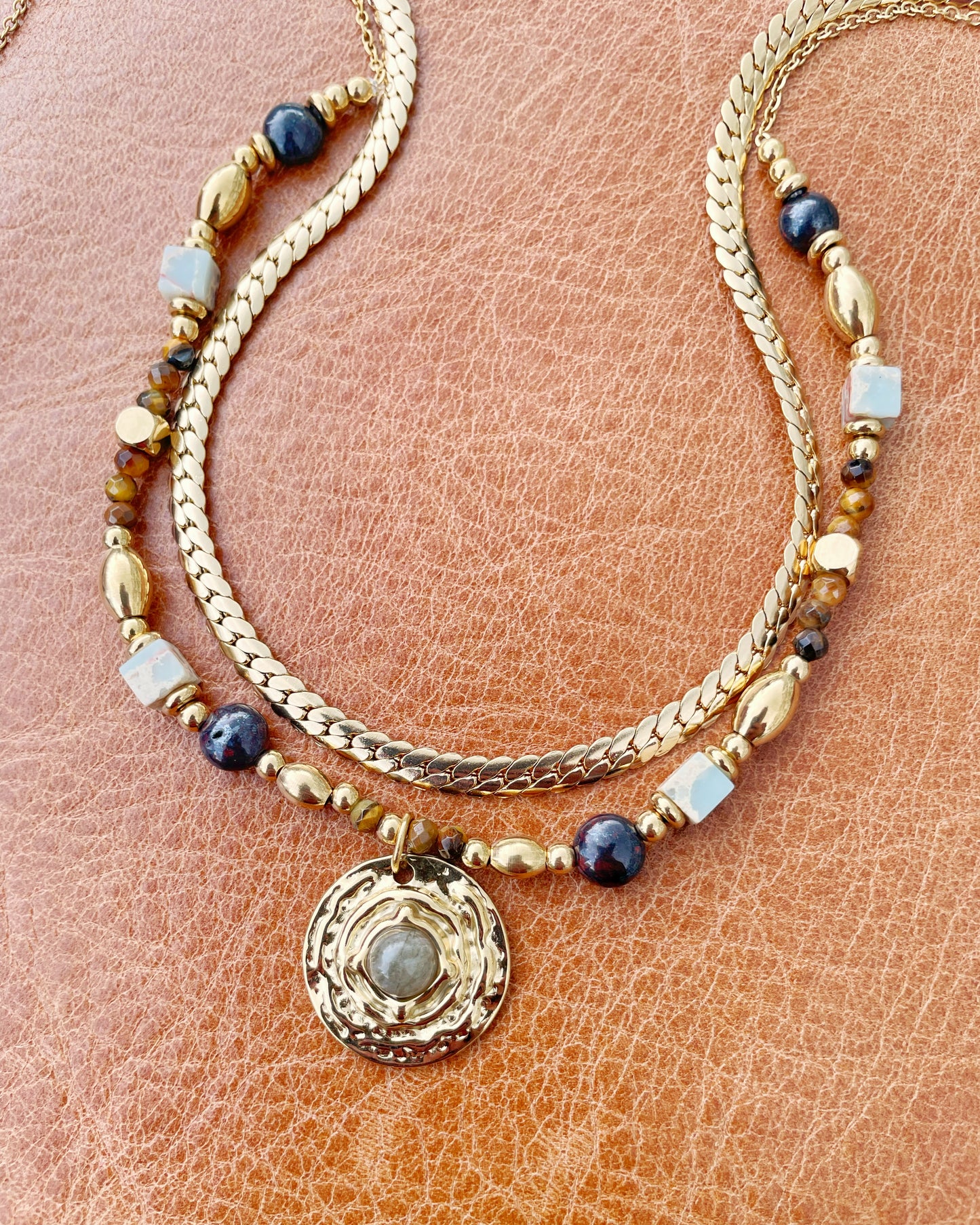 Solar Crest Necklace – Gold & Stone