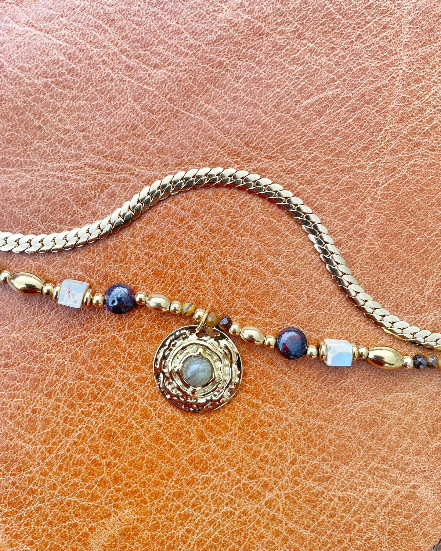 Solar Crest Necklace – Gold & Stone