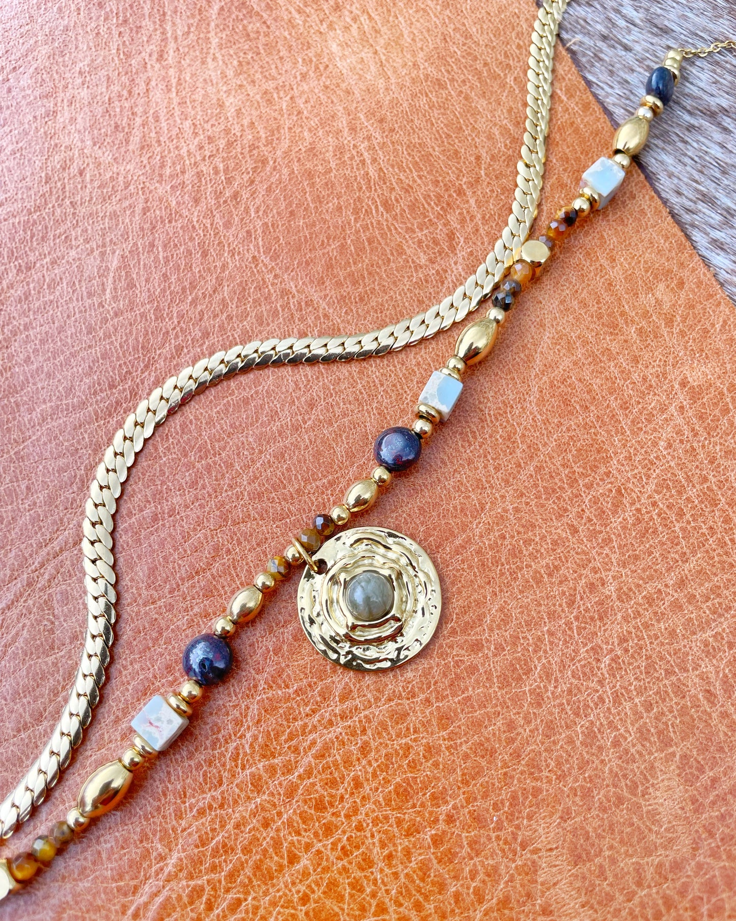 Solar Crest Necklace – Gold & Stone