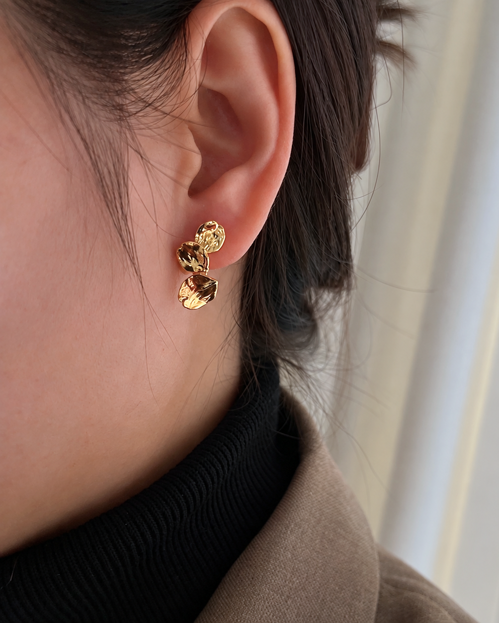 Tiny Leaf Earring