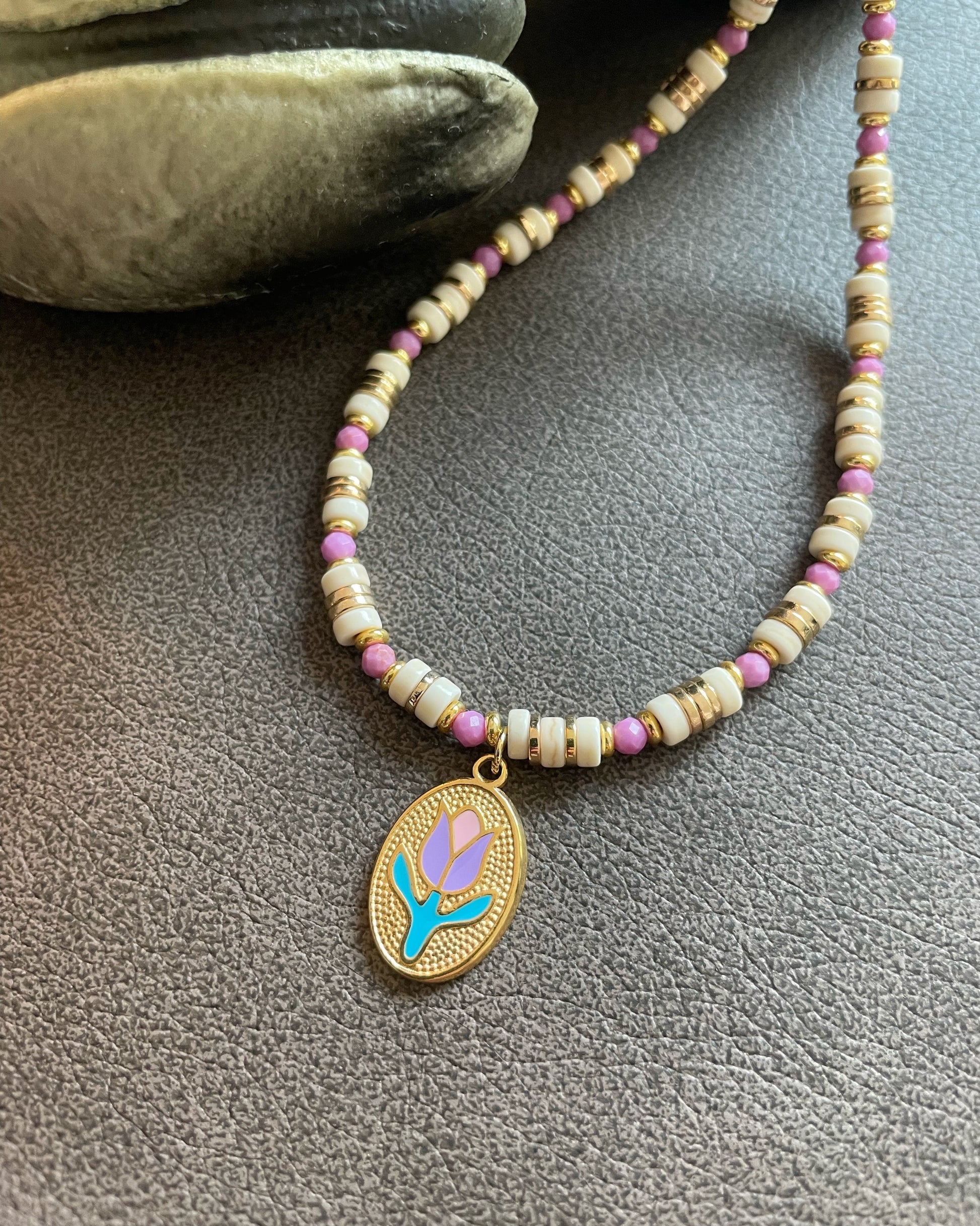 Necklace with tulip charm and Phosphosiderite beads – Bloom Tulip by Refla