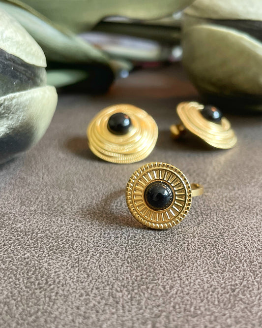 Adjustable gold ring with black stone and sunburst design – Eclipse Ring by Refla