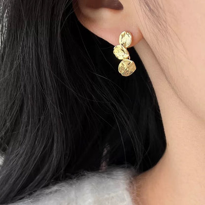 Tiny Leaf Earring
