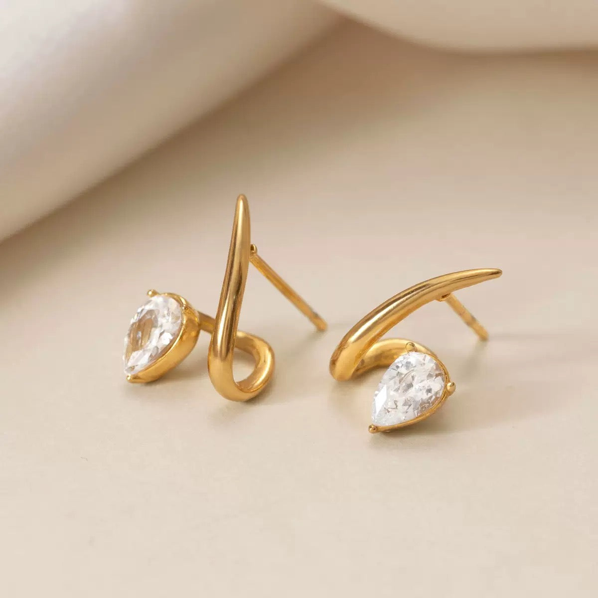 Lumen Arc Studs