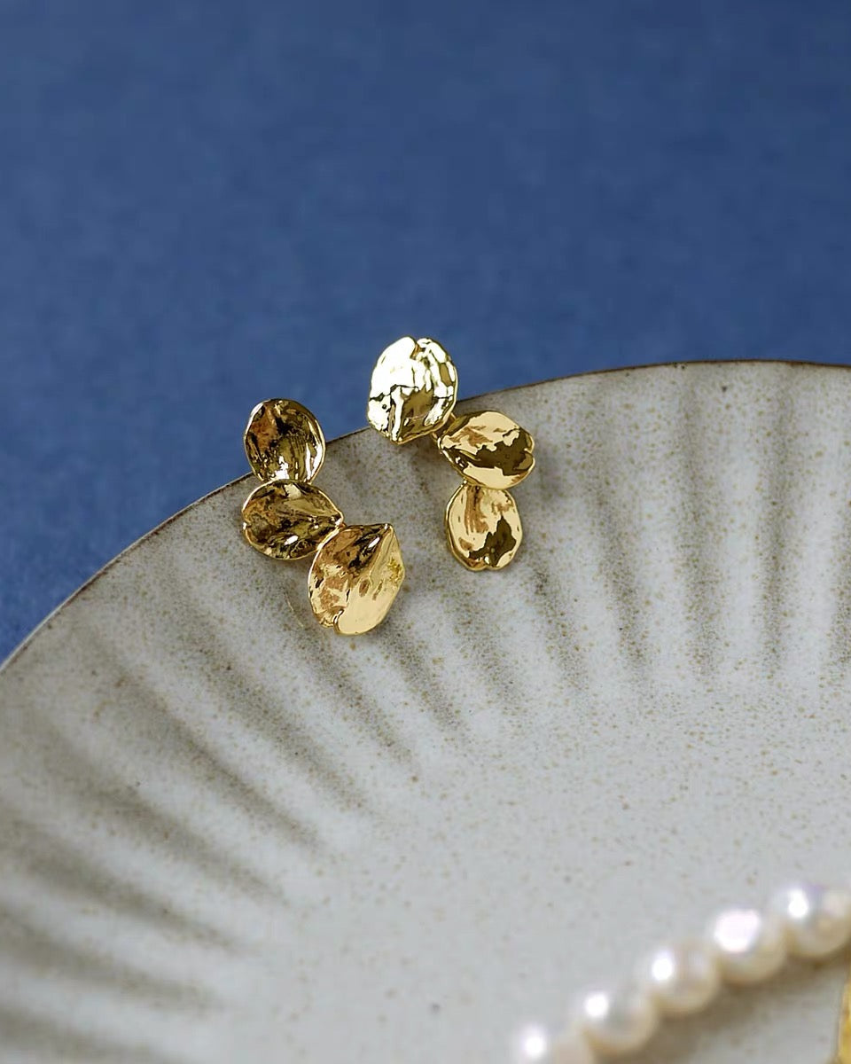 Tiny Leaf Earring