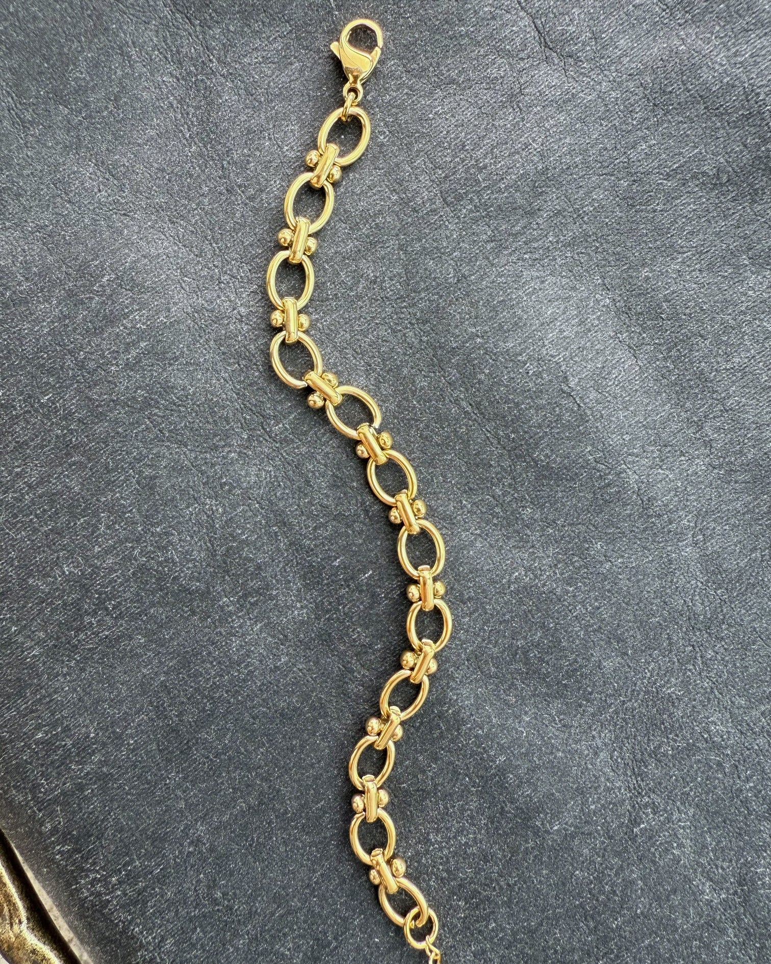Gold oval link bracelet with halo-like bead details – Refla Halo Chain