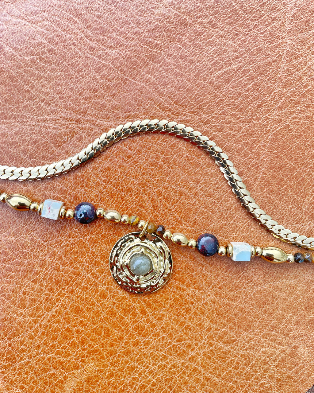 Solar Crest Necklace – Gold & Stone