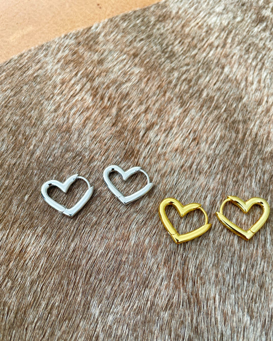 Gold and silver heart-shaped hoop earrings with geometric design – Refla