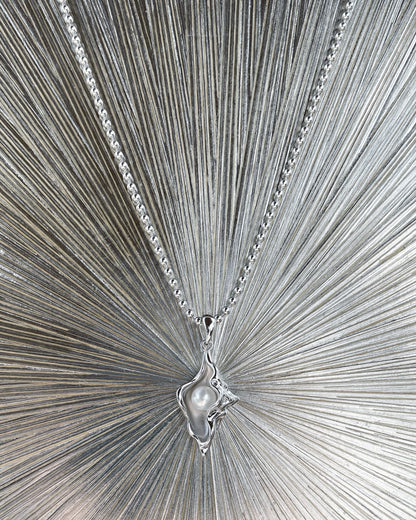 Sterling silver seashell necklace with 5.5mm pearl – Shellborn Pearl Necklace by Refla