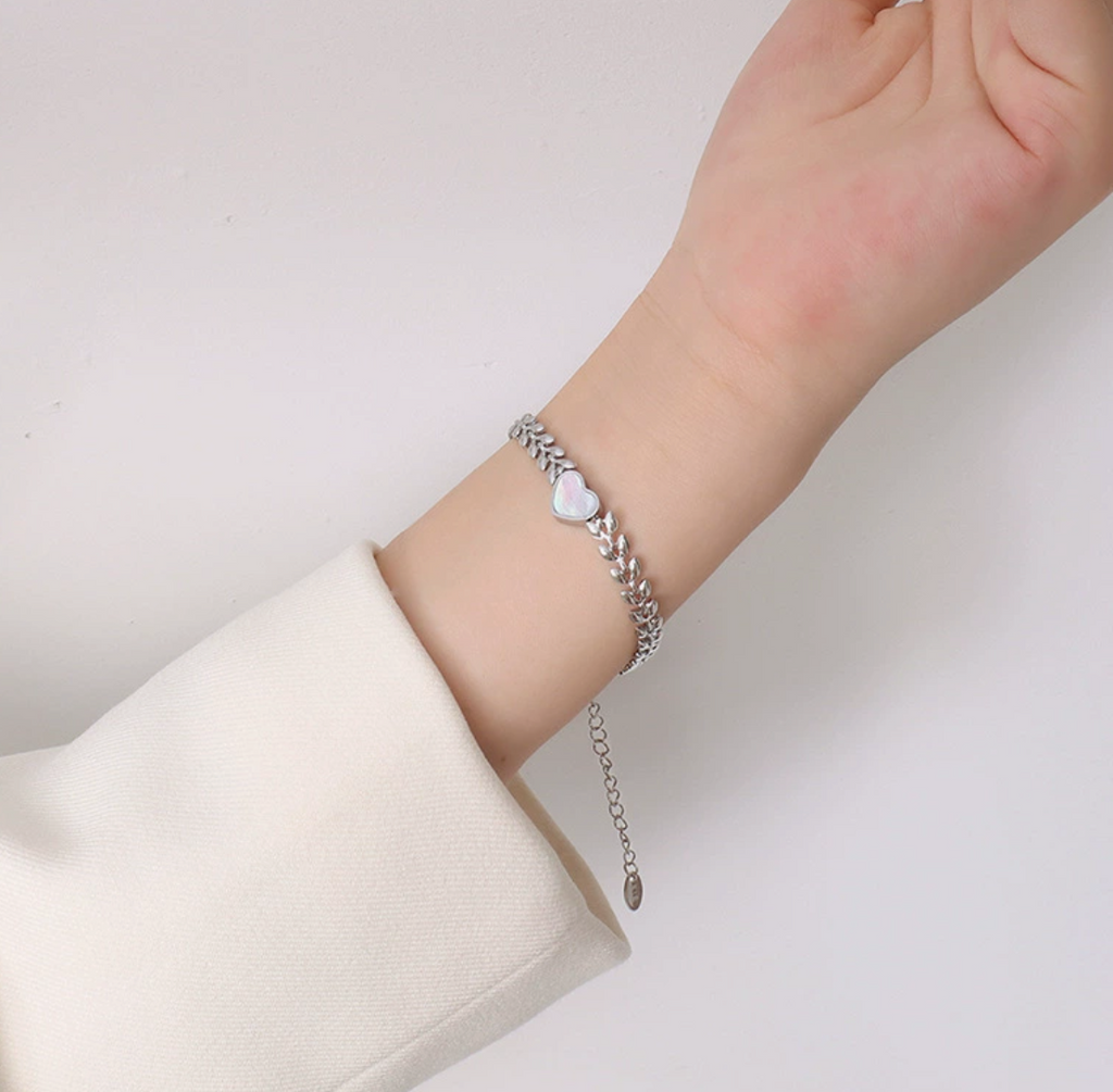 Wheat Chain Mother-of-Pearl Heart Bracelet