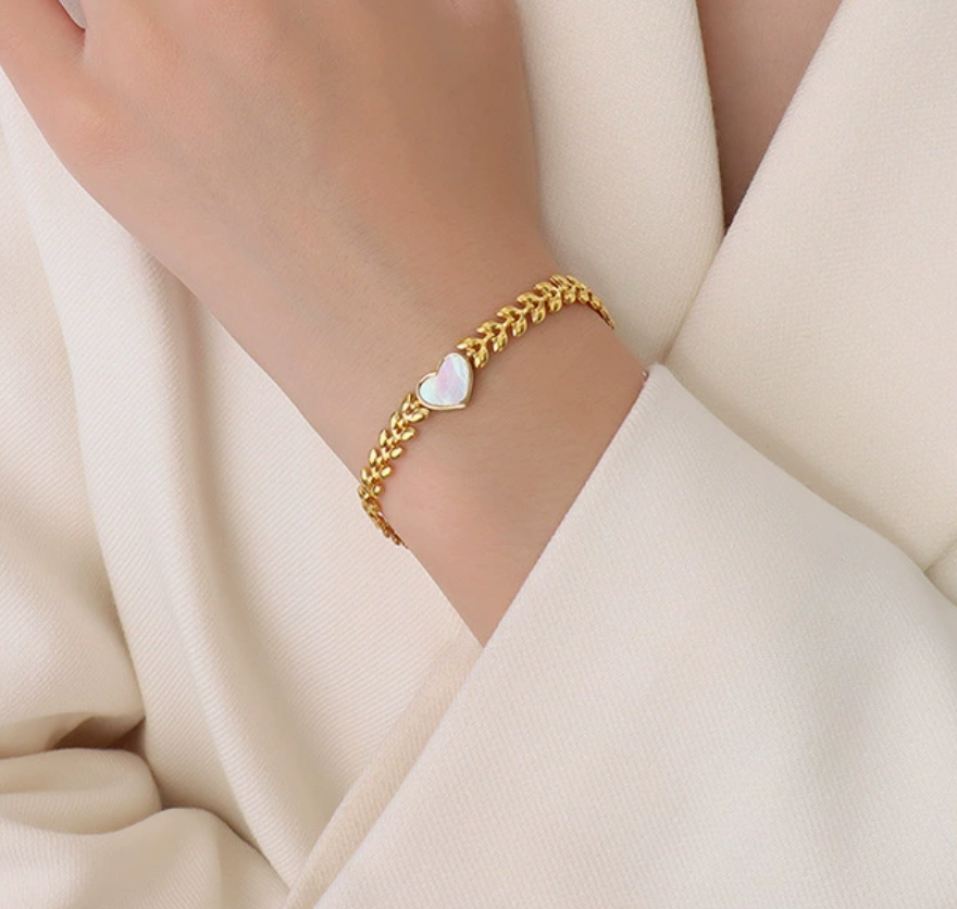 Wheat Chain Mother-of-Pearl Heart Bracelet
